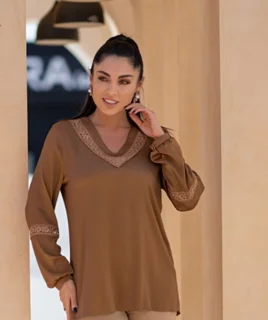 شومیز یقه هفت گیپور دار